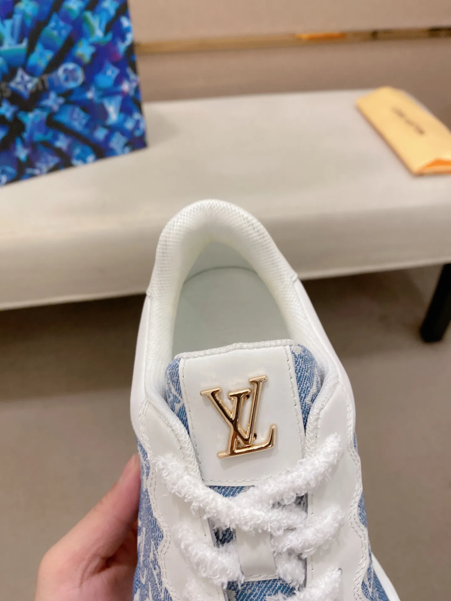 Factory price 600💰 Louis Vuitton (Louis Vuitton/lv) official website 1:1 copy 👊🏻Upper 🇮🇹Imported cowhide🇩🇪Lining imported breathable mesh lining. The original outsole is molded to reflect the identity of every man, and the upper foot is elegant and stable🚶🏻🚶🏻The high-end custom counter original replica📯The shoe last remains unchanged regardless of wind and rain, and can withstand the verification of time🔍️,🔵 Size: 39-45. Can be customized 38-46 non-refundable and non-exchangeable!